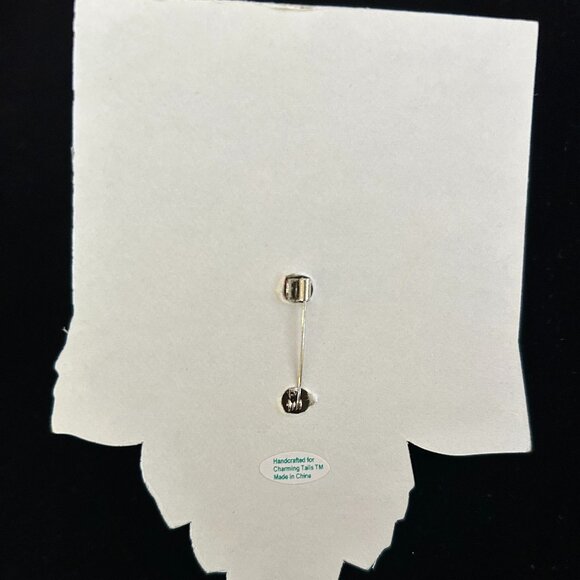 Charming Tails Leaf and Acorn Club Charter Membership Pin – Mackenzie in Acorn - Picture 3 of 6